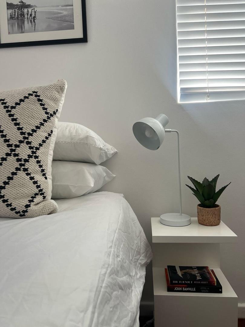 To Let 1 Bedroom Property for Rent in Sea Point Western Cape
